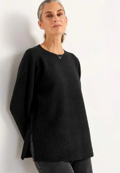 Strikket trøje med slidser