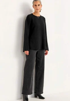 Strikket trøje med slidser