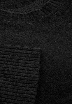 Strikket trøje med slidser