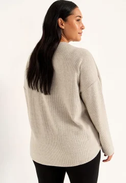 Superblød trøje med dekorativ midtersøm Beata