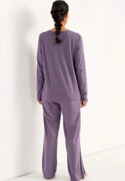 To-delt pyjamas med blondekant