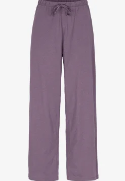 To-delt pyjamas med blondekant