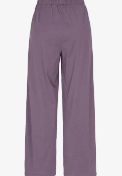 To-delt pyjamas med blondekant