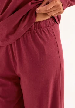 To-delt pyjamas med blondekant