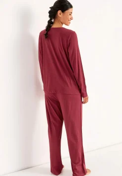 To-delt pyjamas med blondekant