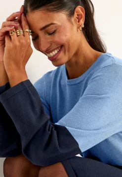 Tofarvet, fintstrikket kjole