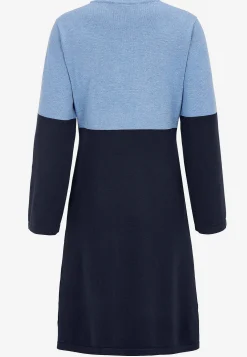 Tofarvet, fintstrikket kjole