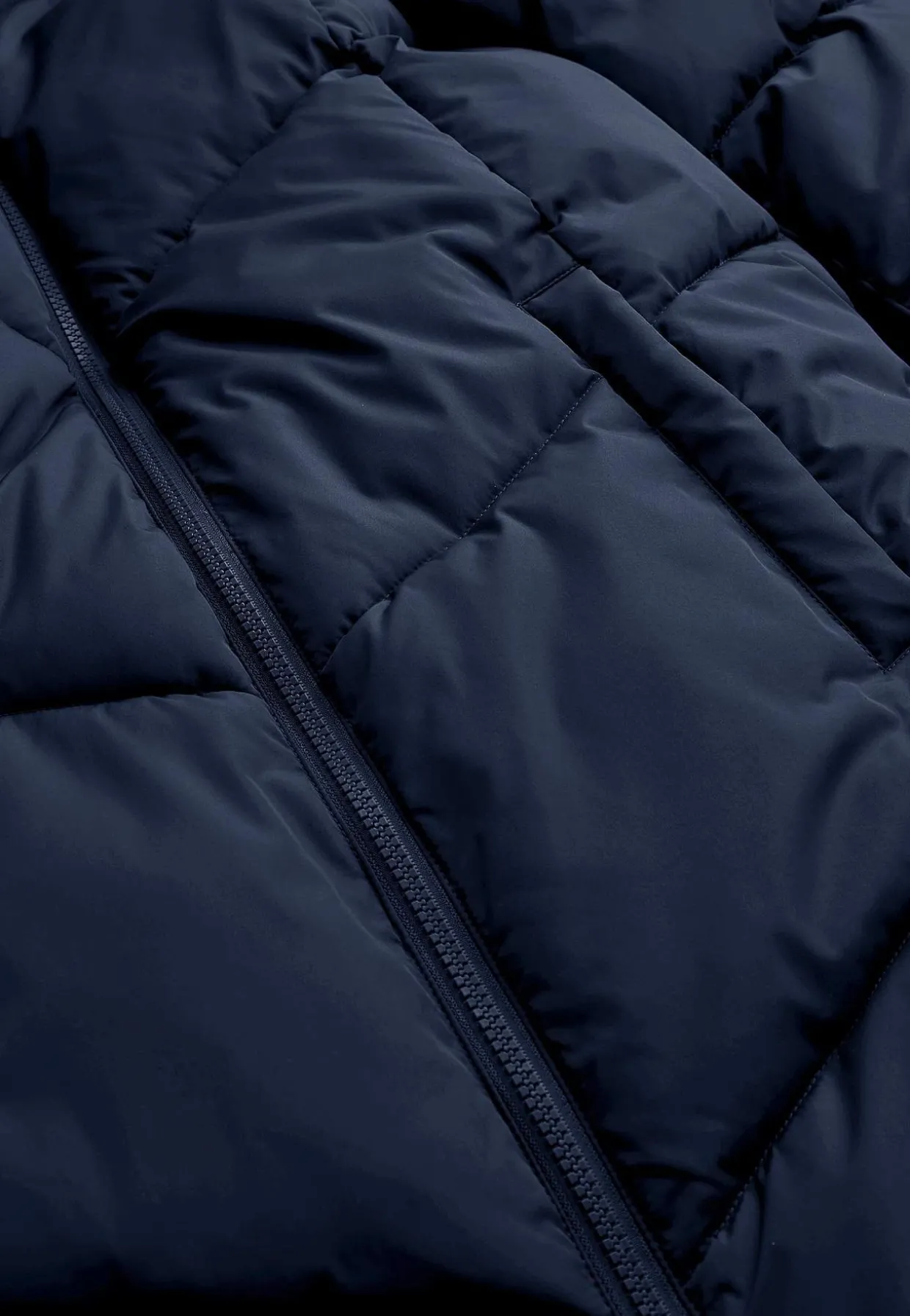 Varm jakke med luftig polstring