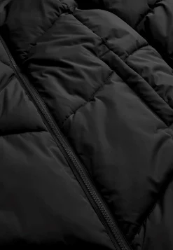 Varm jakke med luftig polstring