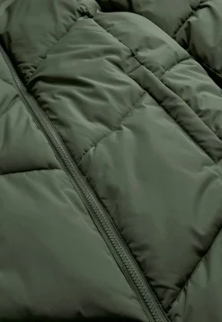 Varm jakke med luftig polstring