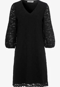 V-udskåret blondekjole