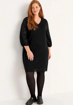 V-udskåret blondekjole