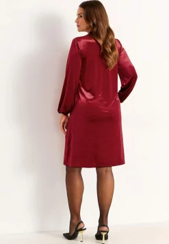 V-udskåret fløjlskjole