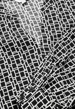 V-udskåret, vævet tunika